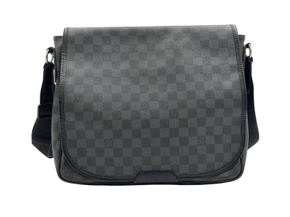Louis Vuitton Daniel Messenger Damier Graphite MM