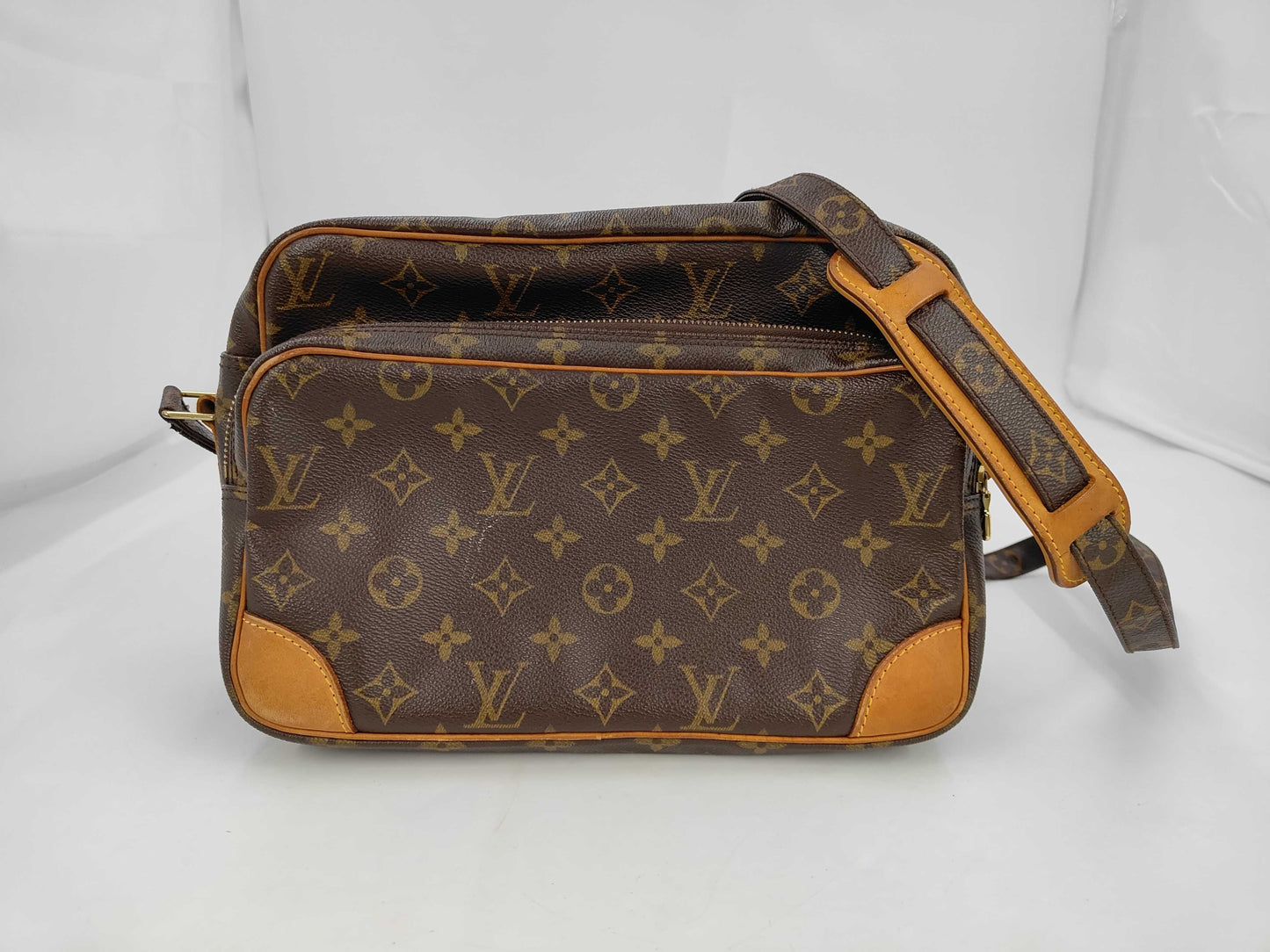 Louis Vuitton Nil Messenger Monogram Canvas 28