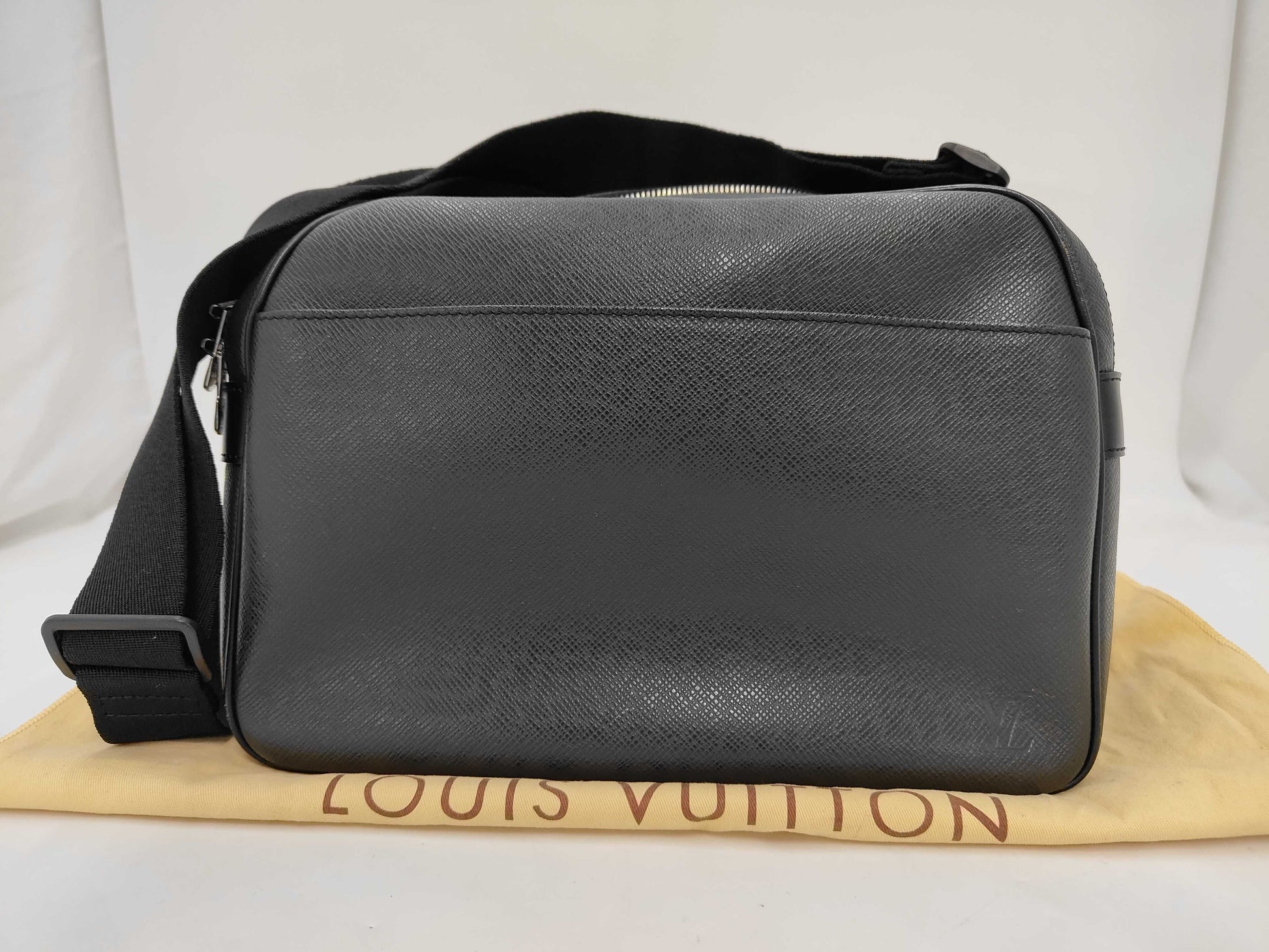 Louis Vuitton Reporter Bag Taiga Leather PM