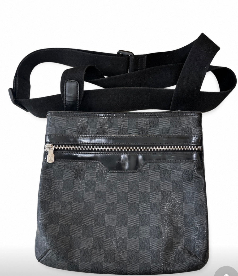 Louis Vuitton District Messenger Damier Infini Leather MM