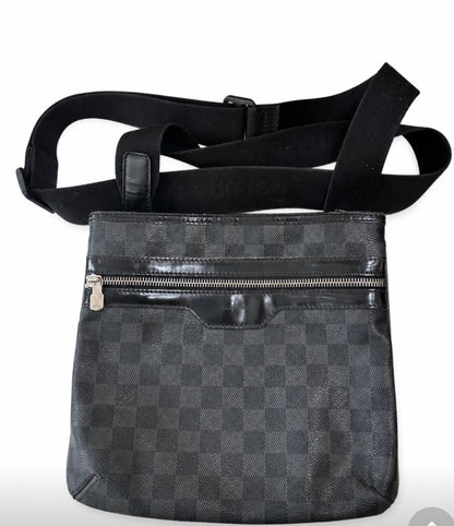 Louis Vuitton District Messenger Damier Infini Leather MM