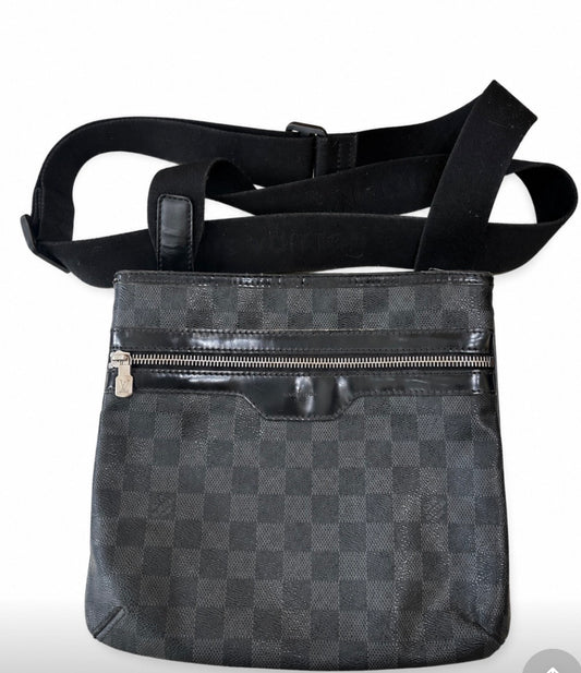 Louis Vuitton District Messenger Damier Infini Leather MM