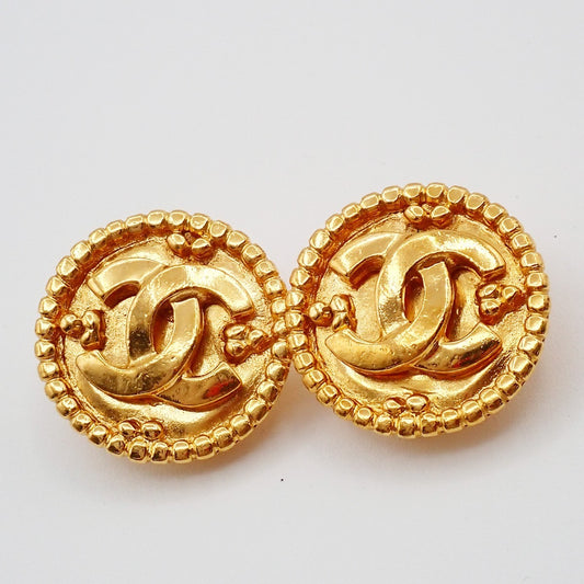 Chanel Vintage CC Round Clip-On Metal Small