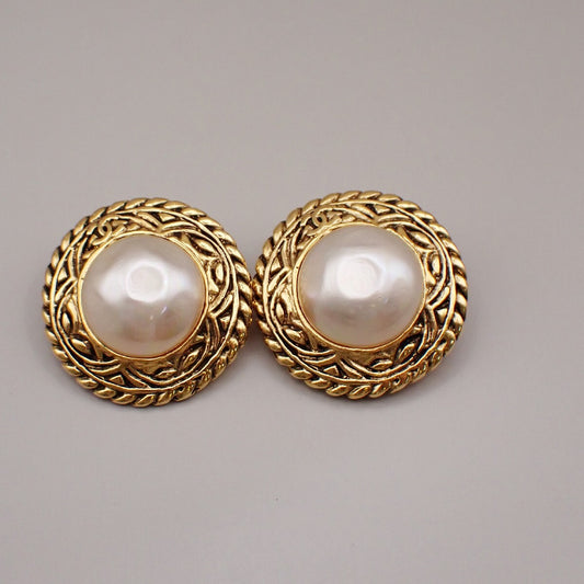 Chanel Vintage Round Chain Clip-On Metal with Faux Pearl Product Image