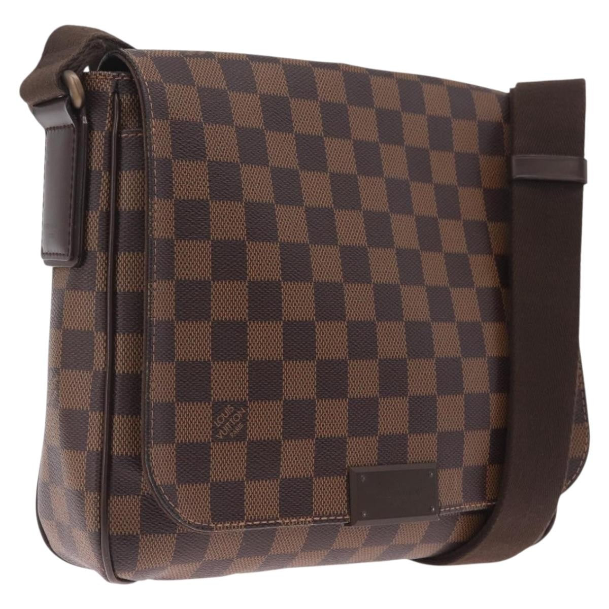 Louis Vuitton District Messenger Damier MM