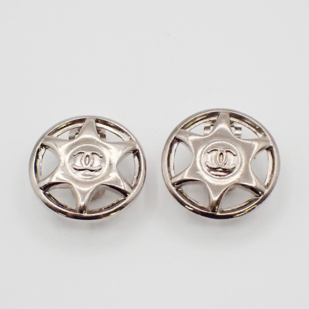 Chanel Vintage CC Round Clip-On Metal Small