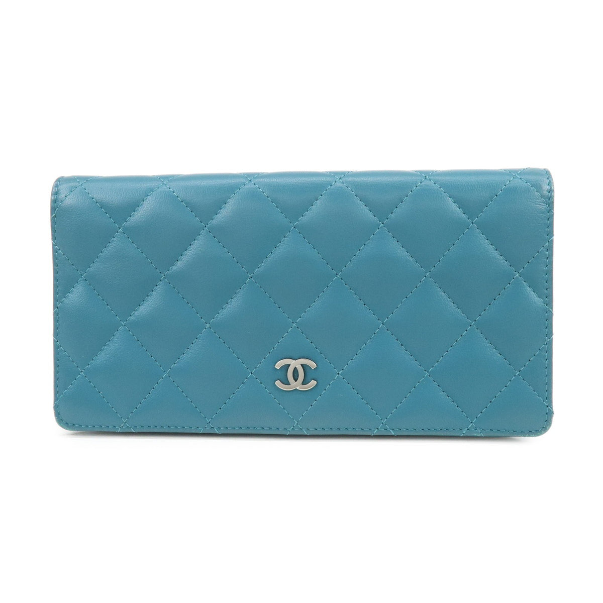 Chanel Bi-Fold Quilted Patent Product Image