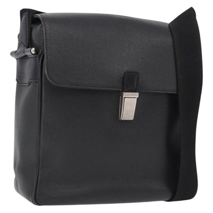 Louis Vuitton Yaranga Messenger Taiga Leather Medium