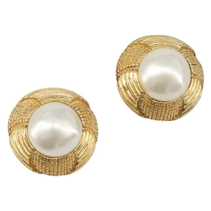 Chanel Vintage Round Clip-On Metal Product Image