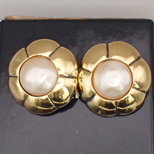 Chanel Vintage CC Flower Clip-On Textured Metal Product Image