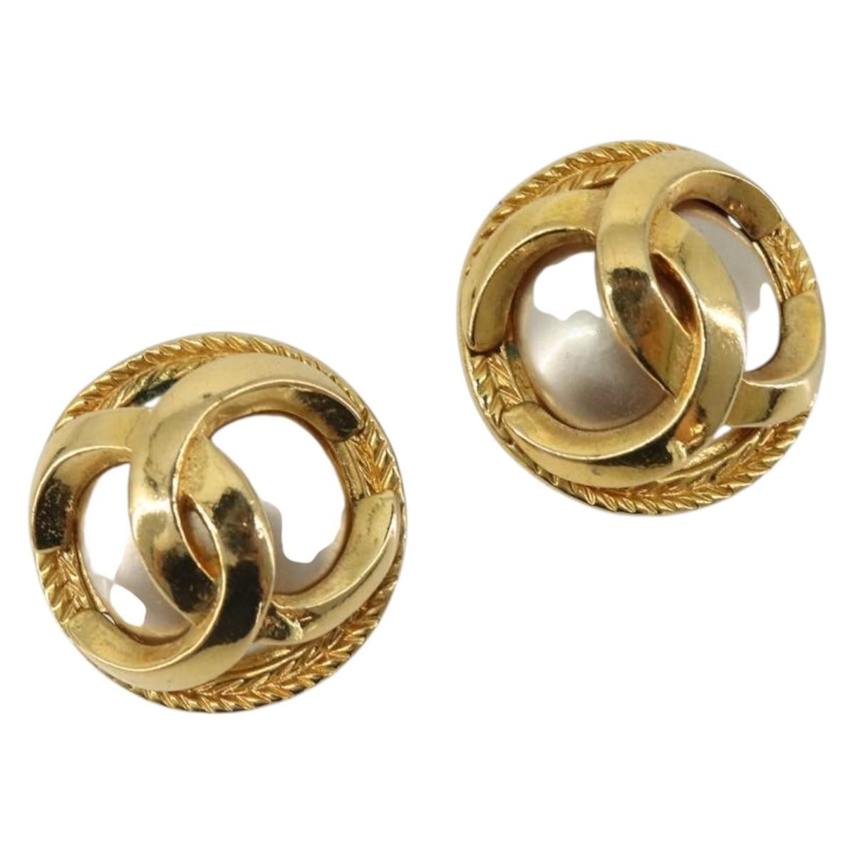 Chanel CC Clip On Metal Product Image