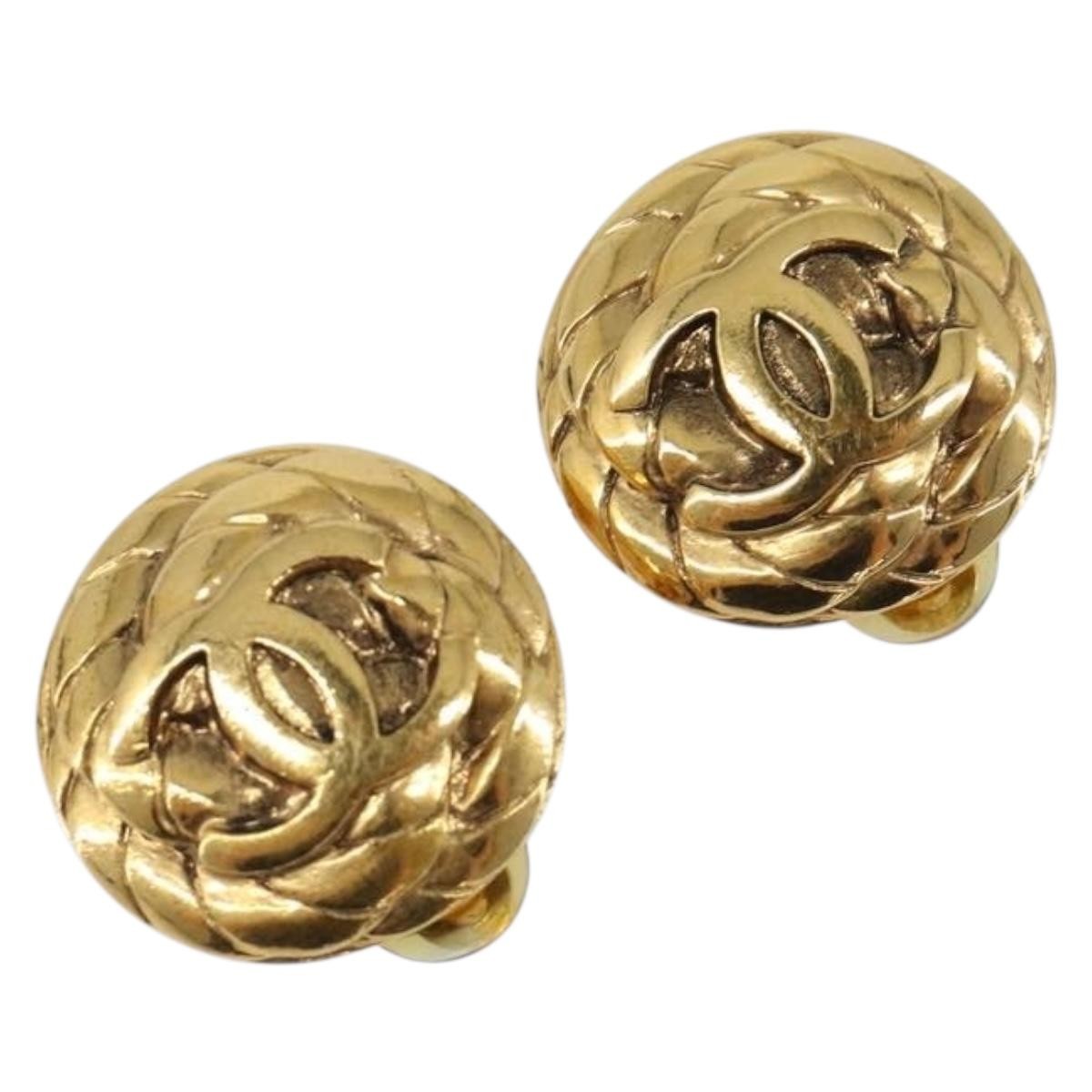 Chanel Vintage Round CC Clip-On Metal Product Image