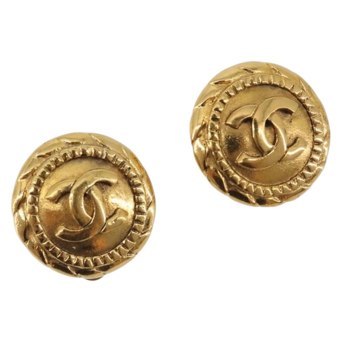 Chanel Vintage Round CC Clip-On Metal Product Image