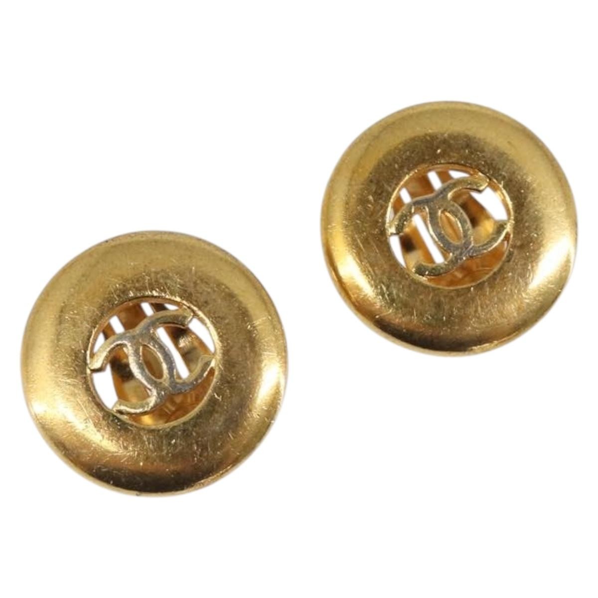 Chanel Vintage CC Round Clip-On Metal Small
